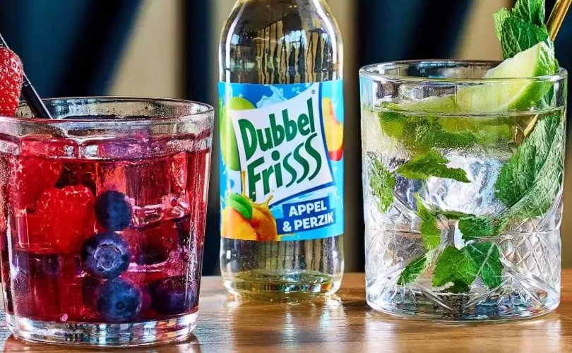 Dubbelfrisss flesjes op een bar